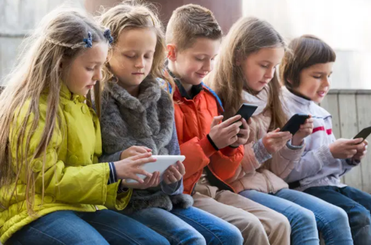  Segurança das crianças no celular: Mitos que você não sabe, verdades que desconhece