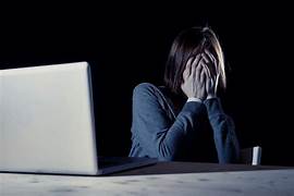  Setembro amarelo: cyberbullying pode levar ao suicídio